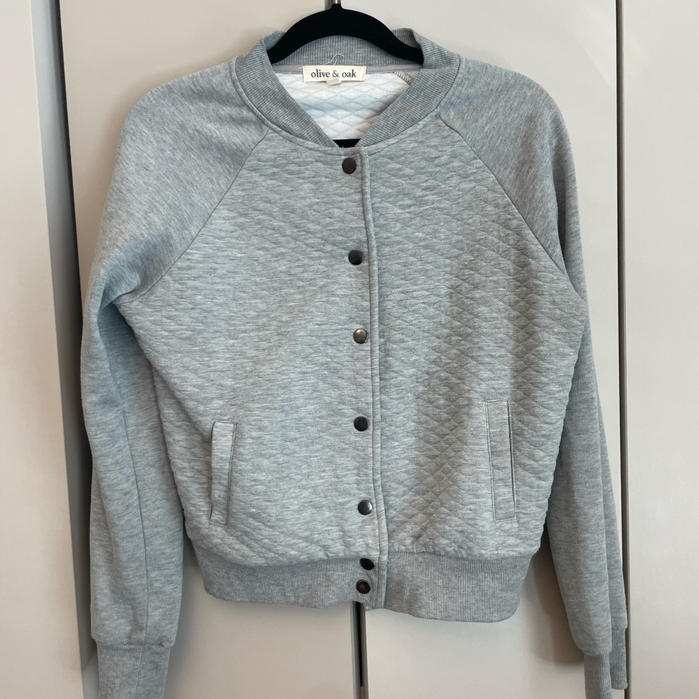 Olive & Oak Light Gray Quilted Bomber Jacket